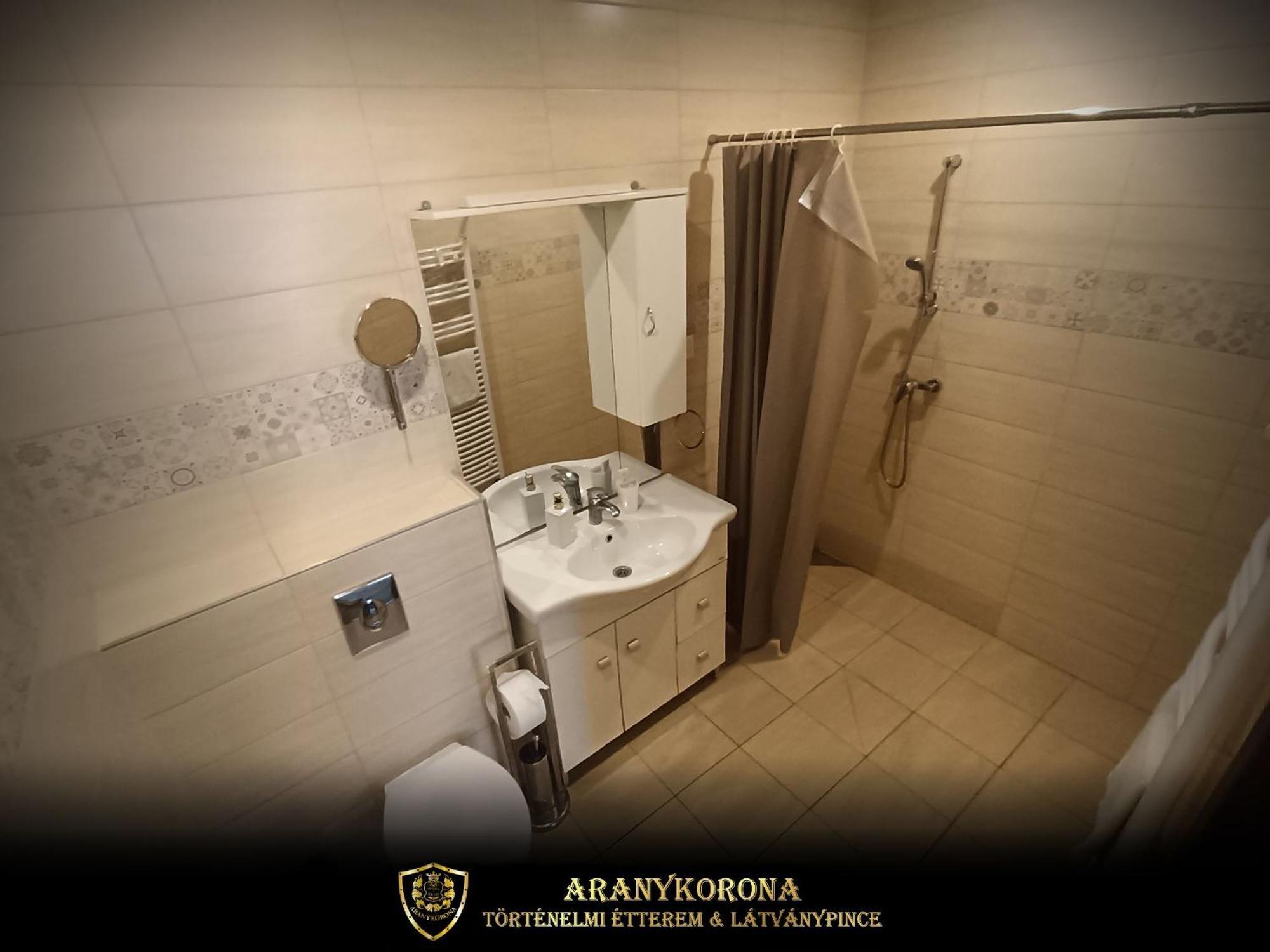 Aranykorona Apartmanhaz Мишкольц Экстерьер фото