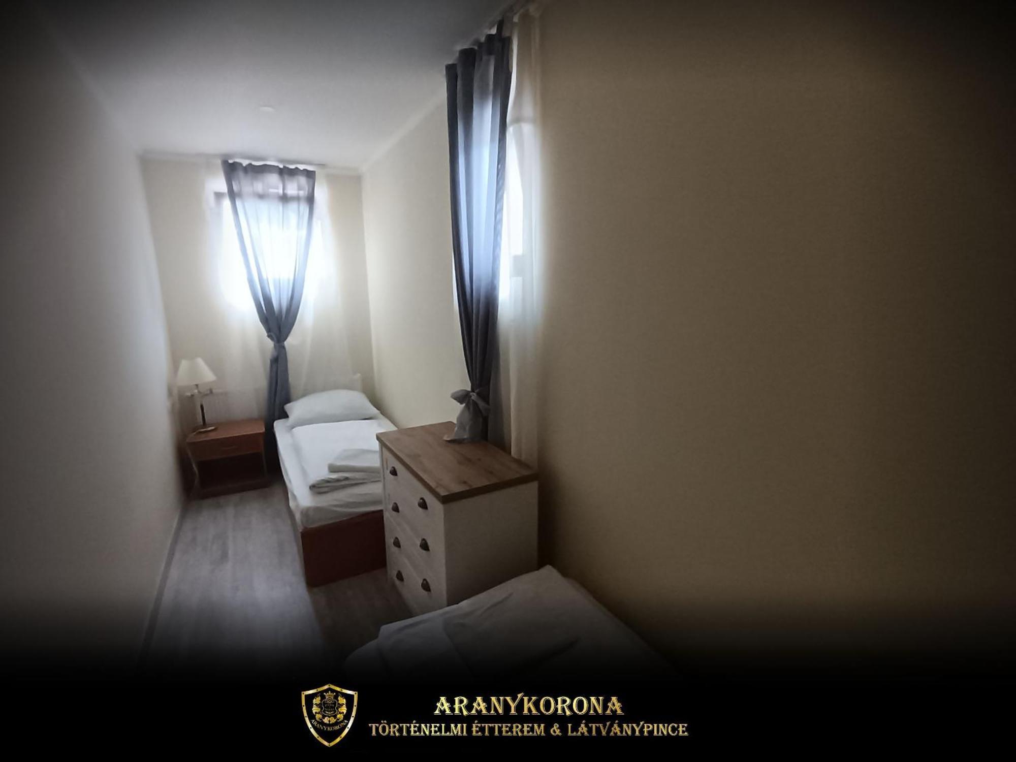 Aranykorona Apartmanhaz Мишкольц Экстерьер фото
